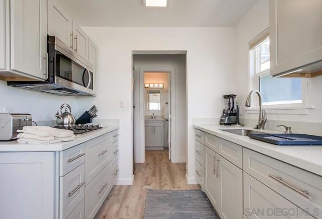 3286 88 Bayside Walk, San Diego CA: https://media.crmls.org/mediaz/634c5213-ca6b-4abe-9447-68de0627eda0.jpg