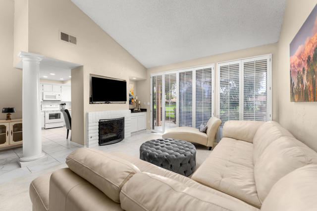 130 Don Miguel Circle, Palm Desert CA: https://media.crmls.org/mediaz/634c5ee7-1021-47a1-9adc-cf4bb70d3123.jpg