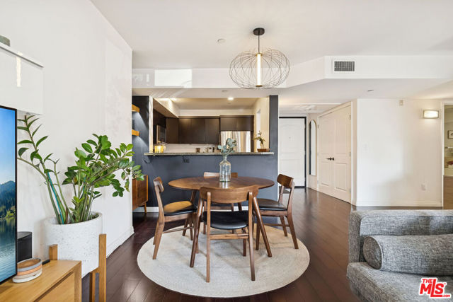 1150 S Oxford Avenue, Los Angeles CA: https://media.crmls.org/mediaz/634c902a-8e98-4cdc-b0ed-0899ffaeeaf2.jpg