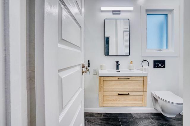 256 Presidio Avenue, San Francisco CA: https://media.crmls.org/mediaz/634cef48-15cc-4c71-80a1-deddf7c75142.jpg