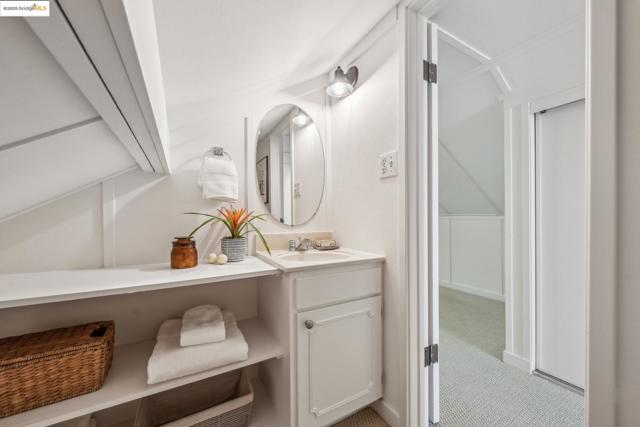 267 Columbia Ave, Kensington CA: https://media.crmls.org/mediaz/634d410a-9d0b-40ed-b80e-e0b81e64b1be.jpg