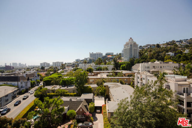 1302 Sweetzer Avenue, West Hollywood CA: https://media.crmls.org/mediaz/634d656b-20b1-451c-95f3-47ec2b6a7bd4.jpg