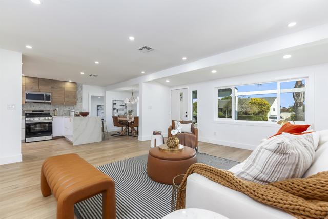 Detail Gallery Image 13 of 75 For 3840 Tomahawk Ln, San Diego,  CA 92117 - 5 Beds | 2 Baths