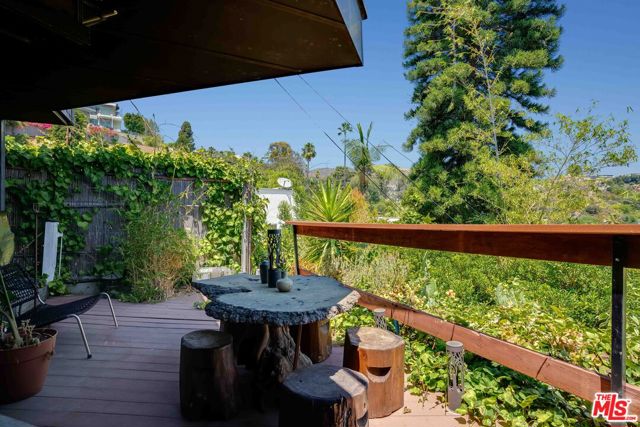 2528 Dearborn Drive, Los Angeles CA: https://media.crmls.org/mediaz/634dcd5e-478c-48d6-aa67-63326ca7a9c4.jpg