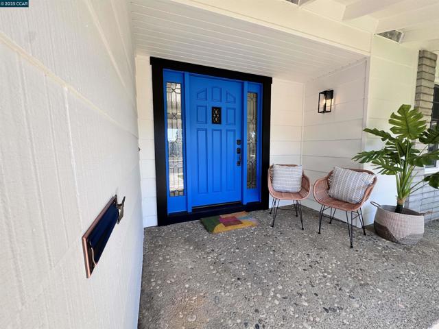 1836 Boxwood Dr, Concord CA: https://media.crmls.org/mediaz/634de480-735c-401f-b431-886952c94654.jpg