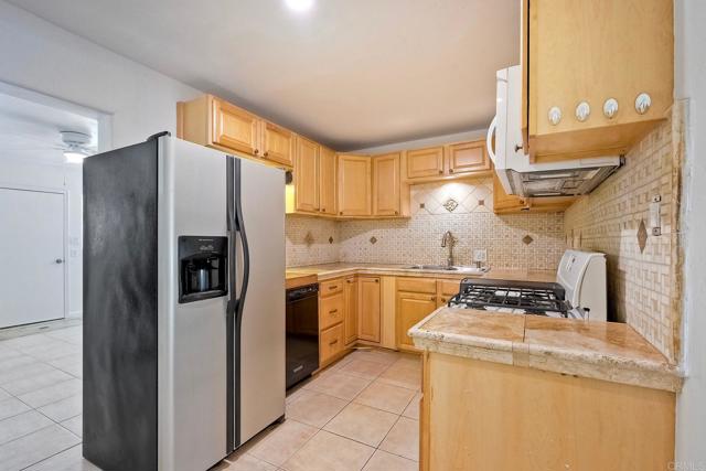 Detail Gallery Image 28 of 41 For 343 Hill Dr, Vista,  CA 92083 - 3 Beds | 2 Baths