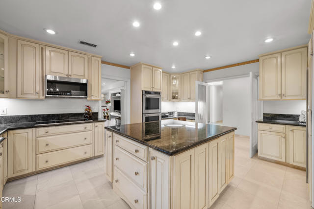 Detail Gallery Image 23 of 63 For 4240 Reyes Dr, Los Angeles,  CA 91356 - 4 Beds | 4/1 Baths