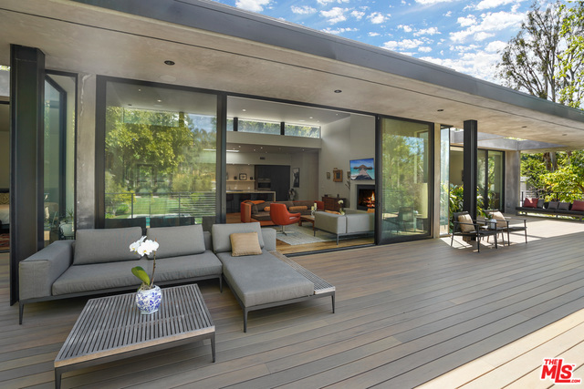 6254 Busch Drive, Malibu CA: https://media.crmls.org/mediaz/634e73e6-250c-44b8-819f-fe1c65c8681d.jpg