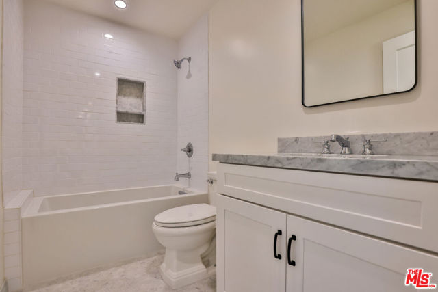 22227 PACIFIC COAST Highway, Malibu CA: https://media.crmls.org/mediaz/634ecc2e-2769-4d1a-8a4d-8cf7281d7cc3.jpg