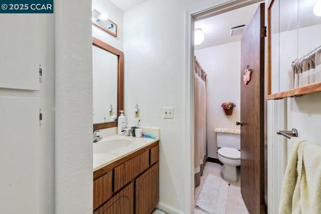 5050 Valley Crest Dr, Concord CA: https://media.crmls.org/mediaz/634f05f8-8f33-44f8-ad6d-4e10980c8bc7.jpg