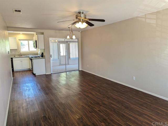 Detail Gallery Image 3 of 15 For 4536 Beverly Glen Dr, Oceanside,  CA 92056 - 2 Beds | 1 Baths