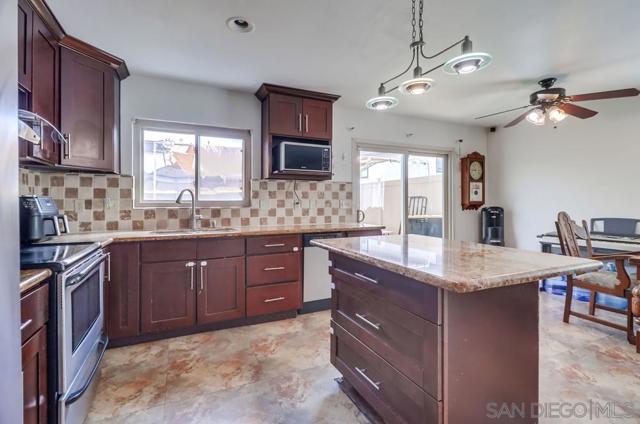 8233 Warmwood Ave, Spring Valley CA: https://media.crmls.org/mediaz/634f7dbf-0ca9-469e-903c-98a1fa60152b.jpg