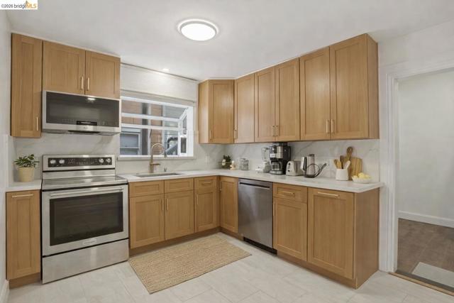 3114 california, Berkeley CA: https://media.crmls.org/mediaz/634f9b4c-8977-4db9-a240-17180c26eb6a.jpg