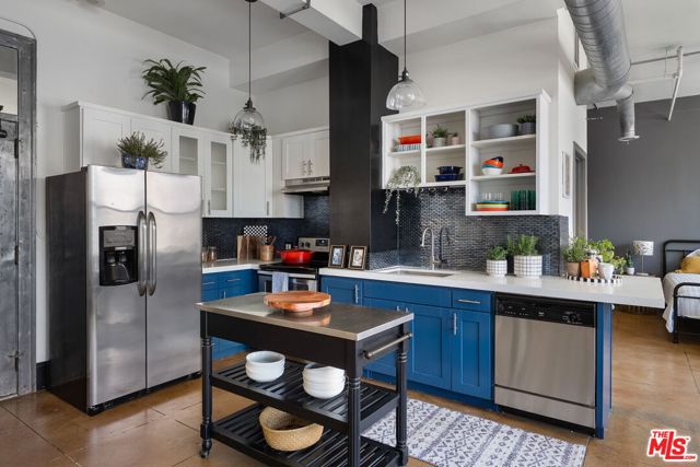 108 W 2nd Street, Los Angeles CA: https://media.crmls.org/mediaz/634fbd8b-7590-4b30-ac3e-cf8d486edc70.jpg