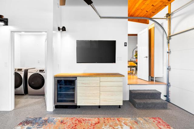 660 Cabrillo Ave, Coronado CA: https://media.crmls.org/mediaz/634fceab-033a-4a1b-aa74-3c3789fe43e9.jpg