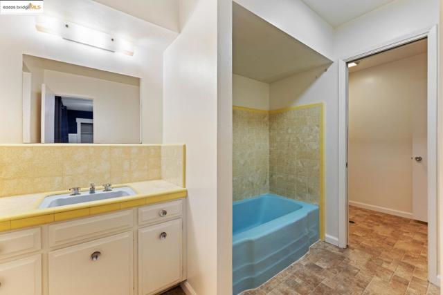 5235 Adelaide WAY, Carmichael CA: https://media.crmls.org/mediaz/635079f5-955e-4efa-9548-743c89727855.jpg