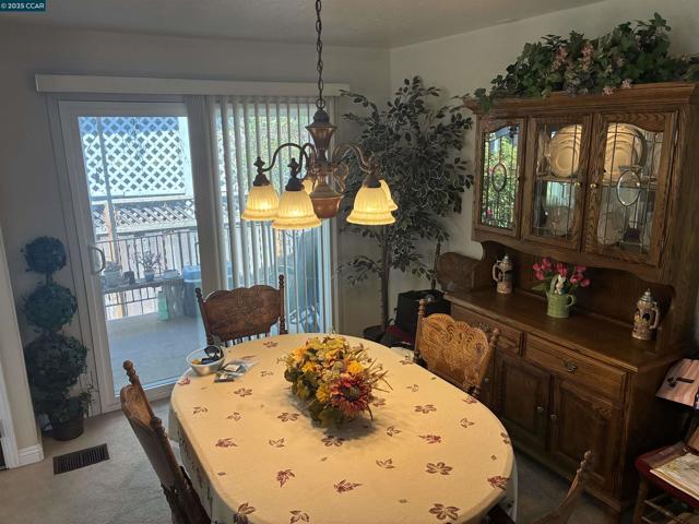 261 Tanbor Way, Pacheco CA: https://media.crmls.org/mediaz/6350aa17-14c1-4a82-8096-febeafef4e58.jpg