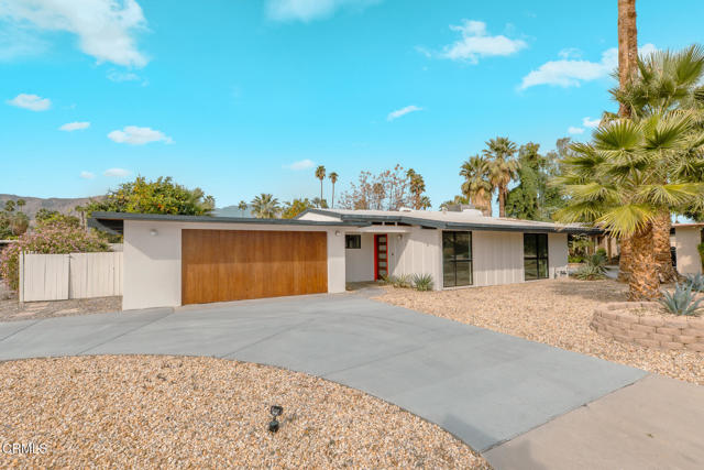 Detail Gallery Image 3 of 34 For 40851 Bob Hope Dr, Rancho Mirage,  CA 92270 - 3 Beds | 3 Baths