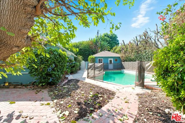 4909 Morse Avenue, Sherman Oaks CA: https://media.crmls.org/mediaz/635170d0-4c60-444a-8f37-04528d01b911.jpg
