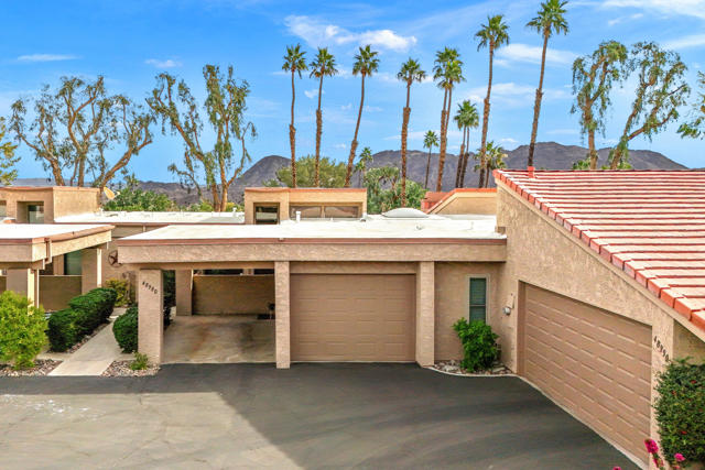 48980 Wildwood Lane, Palm Desert CA: https://media.crmls.org/mediaz/63517955-509b-4617-a16e-e20985344d1a.jpg