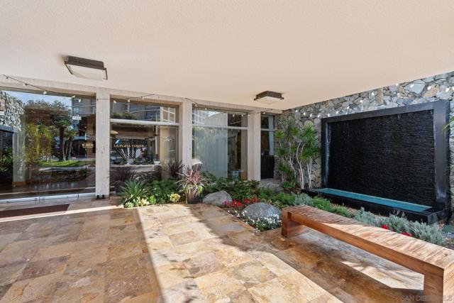 1710 Avenida Del Mundo, Coronado CA: https://media.crmls.org/mediaz/6351941e-1e99-4b86-bcd5-9c8919d57f7e.jpg