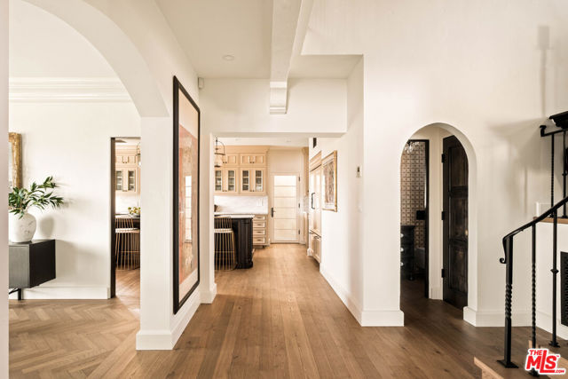 7020 La Presa Drive, Los Angeles CA: https://media.crmls.org/mediaz/63527606-e32d-41f4-a0eb-ef0cfea7cea2.jpg