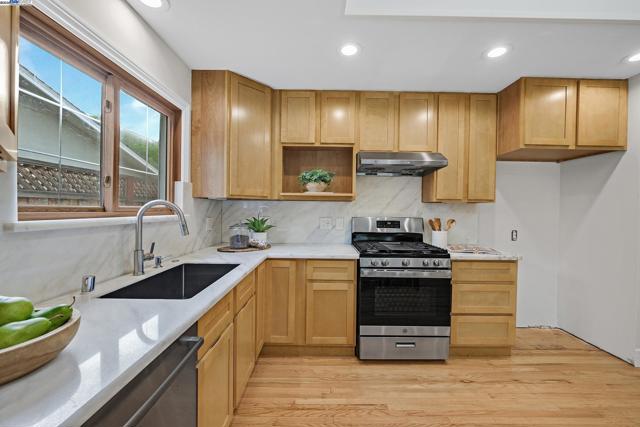 5041 Golden Rd, Pleasanton CA: https://media.crmls.org/mediaz/6352e817-cb33-44bb-92e5-23ef9bc66578.jpg