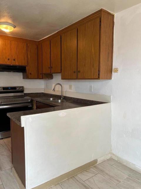 916 Acosta Plaza, Salinas CA: https://media.crmls.org/mediaz/63535d98-a4f8-4738-9fb3-360e32eb65c9.jpg