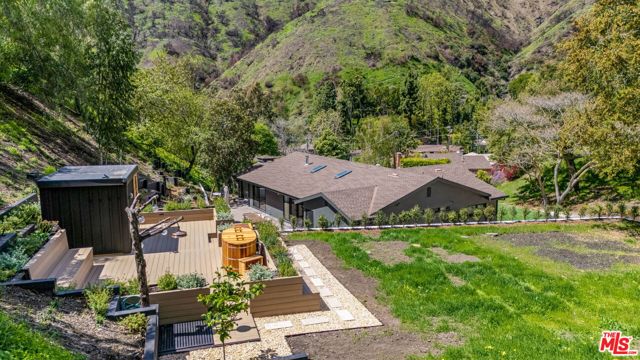 3476 Mandeville Canyon Road, Los Angeles CA: https://media.crmls.org/mediaz/63542eee-9464-416a-8ace-fdade9688bbb.jpg