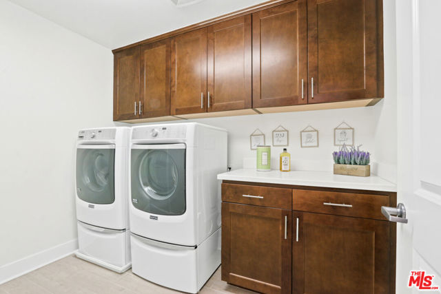 SPACIOUS LAUNDRY RM