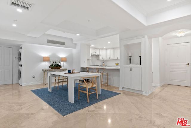 10795 Wilshire Boulevard, Los Angeles CA: https://media.crmls.org/mediaz/635540e3-e77f-47cd-8228-1374e145d702.jpg