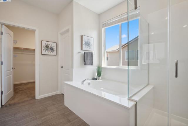 1109 Marsala Cir, Salinas CA: https://media.crmls.org/mediaz/63555863-1d58-4ceb-bf5c-dca859c26f84.jpg
