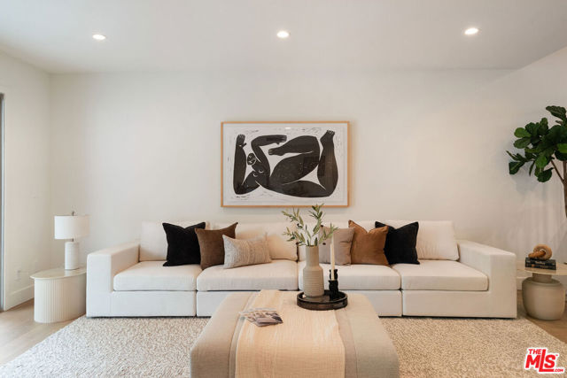 13245 Fiji Way, Marina del Rey CA: https://media.crmls.org/mediaz/63558c0e-0e79-402e-aa35-822fb3114c35.jpg