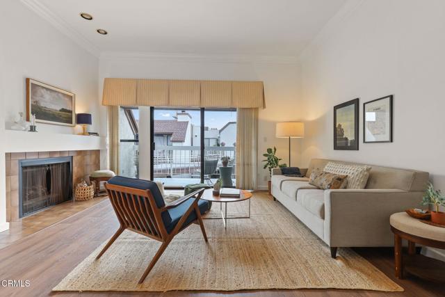 436 E Palm Avenue, Burbank CA: https://media.crmls.org/mediaz/6355d398-3b7e-4914-8e7d-6d3949071970.jpg