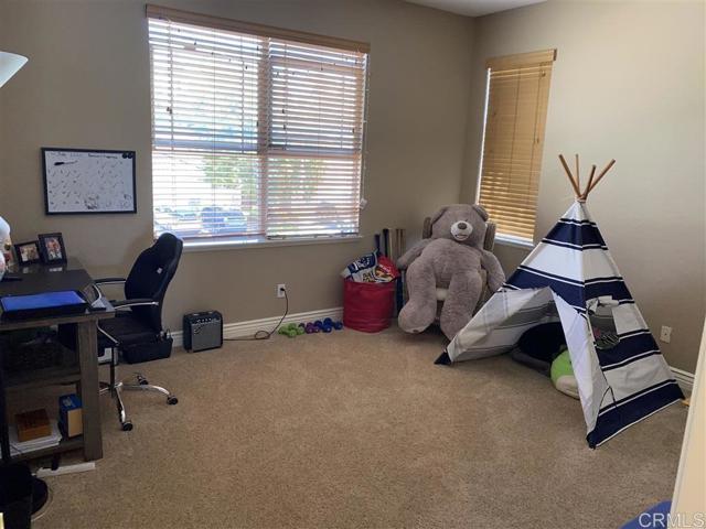 3364 Avenida Nieve, Carlsbad CA: https://media.crmls.org/mediaz/6356beb2-f0bc-4a08-8b63-17a724d71c52.jpg