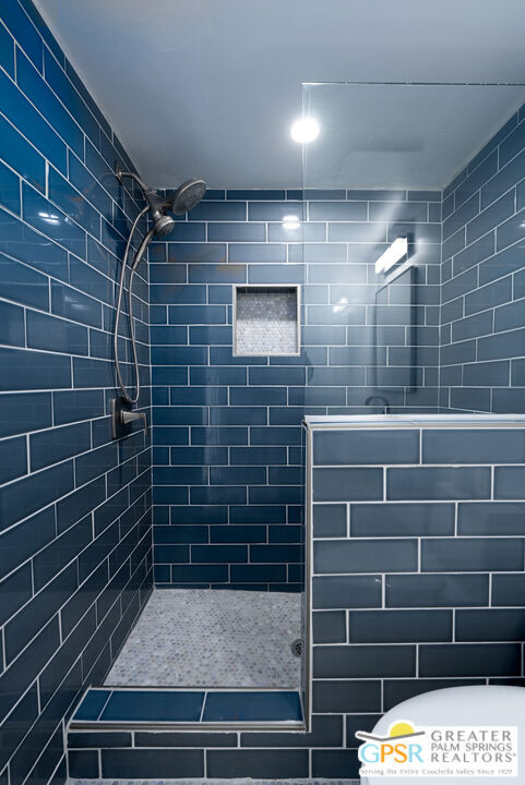 https://media.crmls.org/mediaz/6356d066-33d8-4414-bd64-e4593816ddd2.jpg?preset=X-Large