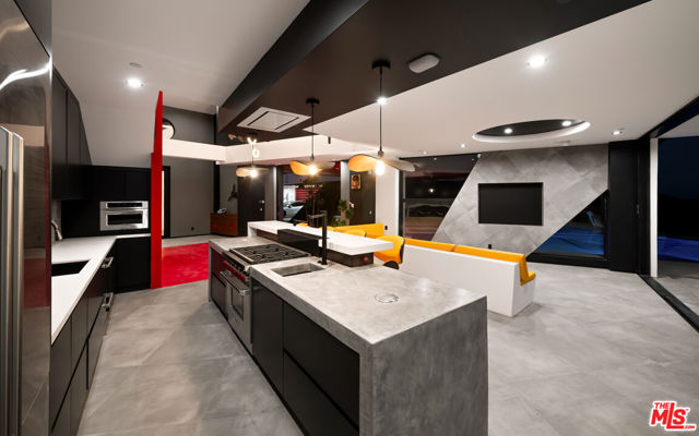 2514 Cayman Road, Malibu CA: https://media.crmls.org/mediaz/63570ae7-040d-4f41-a14e-0c2045153478.jpg