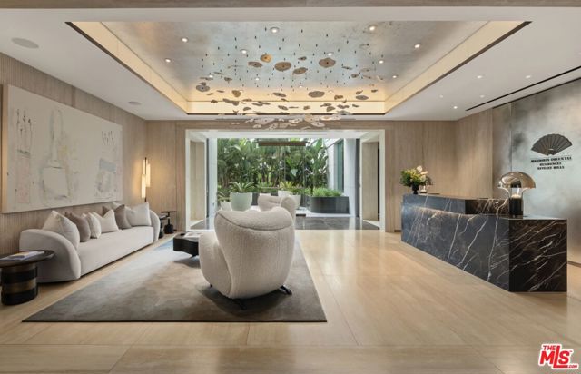 9200 Wilshire Blvd, Beverly Hills CA: https://media.crmls.org/mediaz/6357184b-829f-4343-98d7-d0aca419b764.jpg
