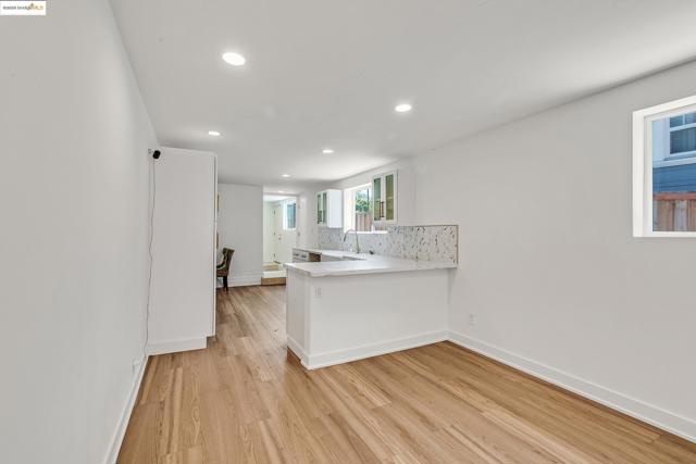 2906 Adeline St, Oakland CA: https://media.crmls.org/mediaz/635738dd-873b-4527-9ee4-2d318d7dfb1e.jpg