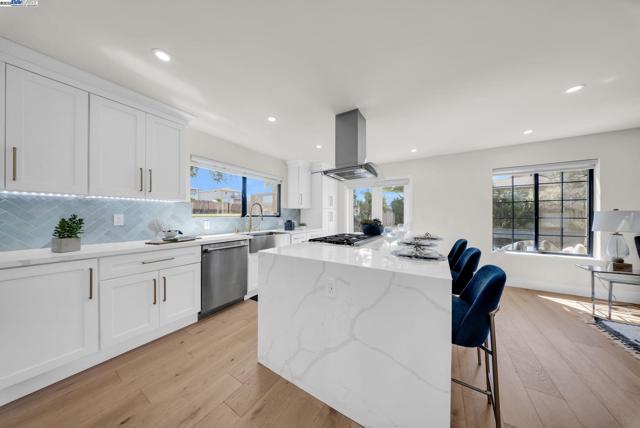 524 Gamay Ct, Fremont CA: https://media.crmls.org/mediaz/6357dd79-0817-4763-a13c-af3340b770a4.jpg