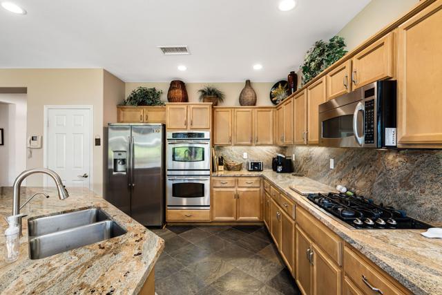 81945 Golden Star Way, La Quinta CA: https://media.crmls.org/mediaz/63587325-9a64-4fca-b283-4a5469e6811b.jpg