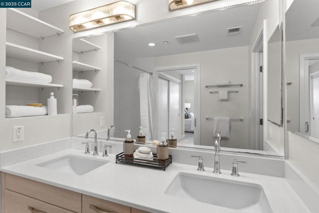 555 Ygnacio Valley Rd, Walnut Creek CA: https://media.crmls.org/mediaz/63587ca9-8fca-4911-98d7-7fbe0ef7417b.jpg