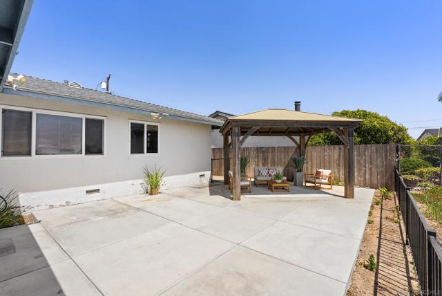 2122 March Pl, San Diego CA: https://media.crmls.org/mediaz/6358e0ba-9211-4b83-a1d8-5a5bc5753b73.jpg