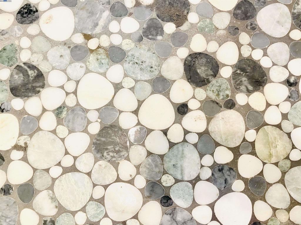 https://media.crmls.org/mediaz/63592604-888e-4d4f-b492-bcf72ac16d2a.jpg?preset=X-Large