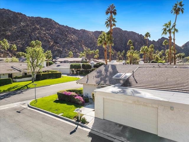 46520 Arapahoe Circle, Indian Wells CA: https://media.crmls.org/mediaz/6359f8c5-fe34-420f-bc70-d19bd898aa44.jpg