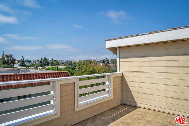 1834 Rockefeller Lane, Redondo Beach, California 90278, 3 Bedrooms Bedrooms, ,3 BathroomsBathrooms,Residential,Sold,Rockefeller,21788116