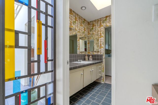 7545 Kimdale Lane, Los Angeles CA: https://media.crmls.org/mediaz/635a7e80-fb89-451e-9af4-dff887c58bce.jpg