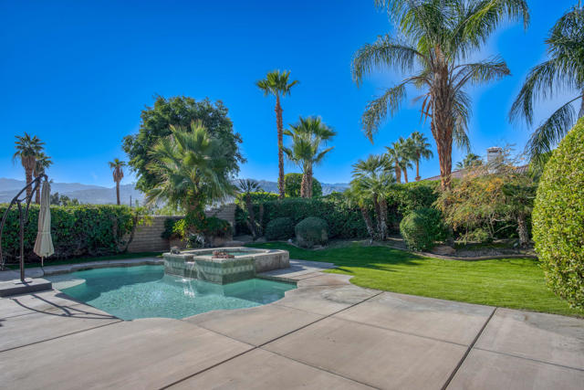 40747 Palm Court, Palm Desert CA: https://media.crmls.org/mediaz/635a961f-3504-410b-a9ec-54a572094604.jpg