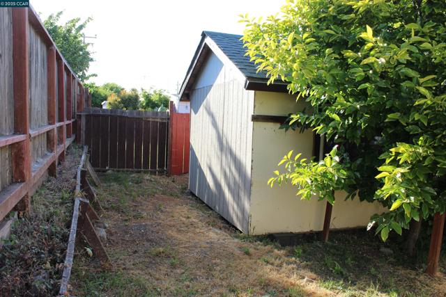 2956 Mckenzie Dr, Richmond CA: https://media.crmls.org/mediaz/635aa97c-ce5b-4199-94c1-7fce64513470.jpg