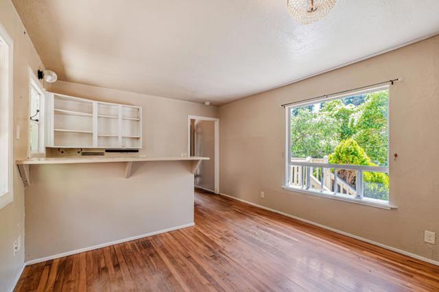 4858 Freedom Boulevard, Aptos CA: https://media.crmls.org/mediaz/635ae8c1-ef94-4669-afa5-43d1aab10f30.jpg